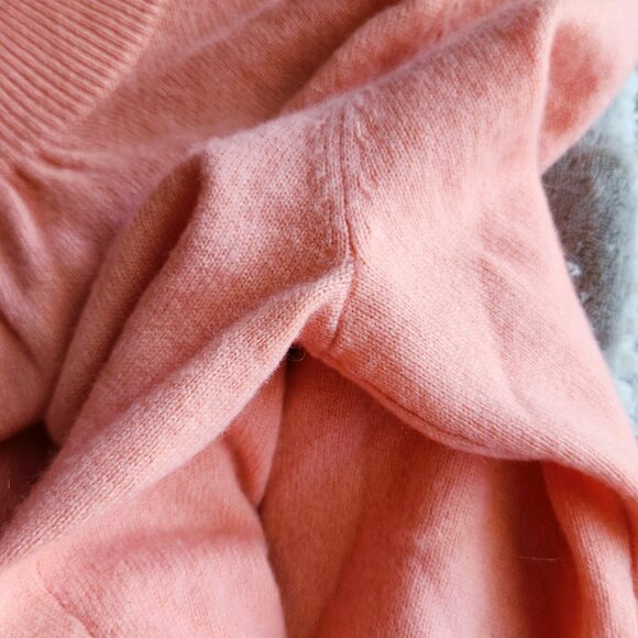 EVELYN GRACE Cashmere Sz Small Coral Pink Turtleneck Sweater Top Rolled sleeve - Picture 4 of 13
